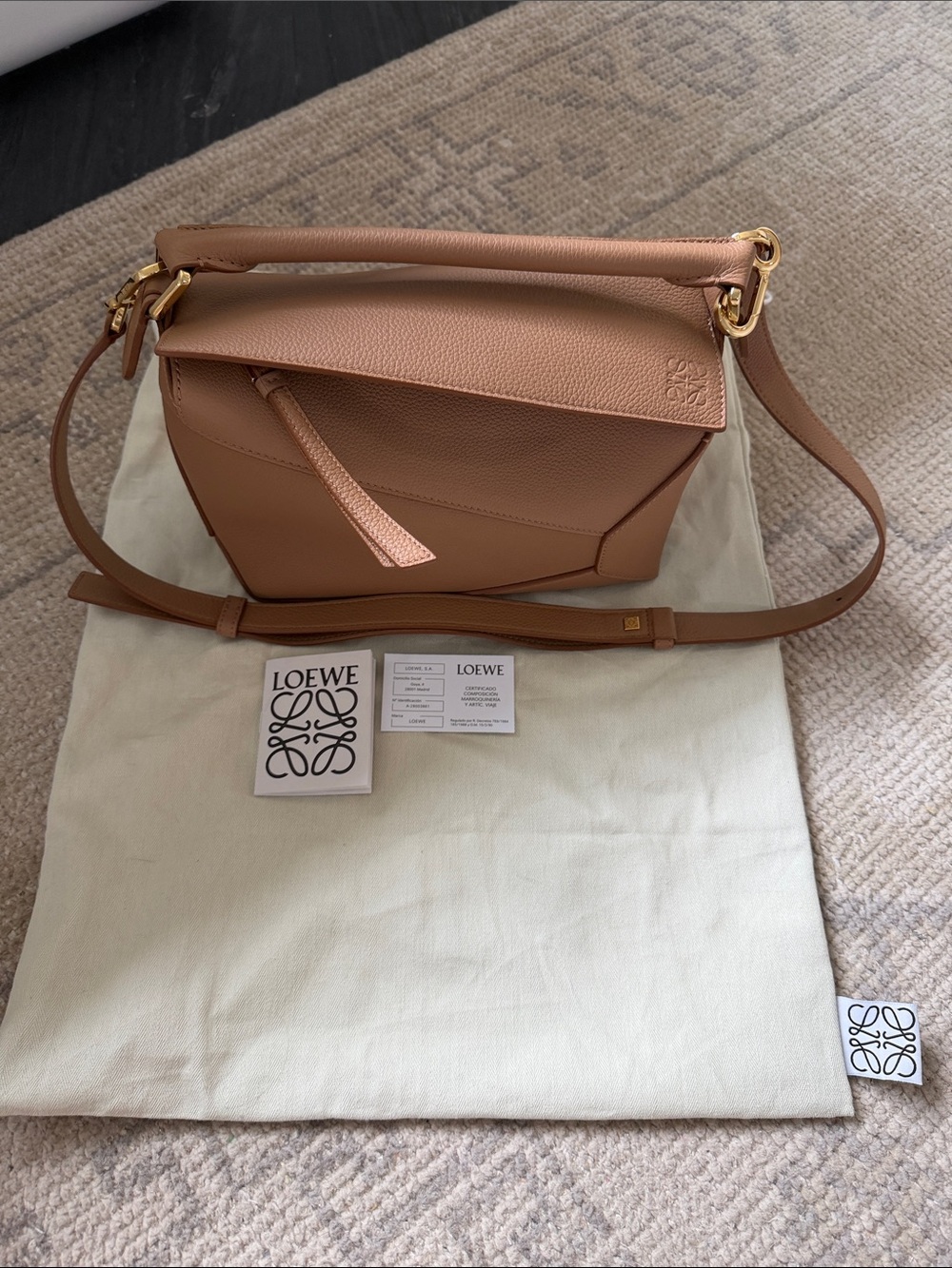 Loewe Puzzle Small Shoulder Bag in Tan Leather with Donut Strap - Picture 13 of 13